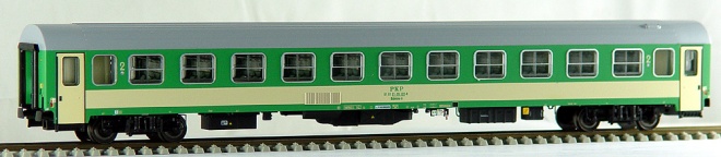 Passenger car 2nd class type 136<br /><a href='images/pictures/ACME/52720b.jpg' target='_blank'>Full size image</a>